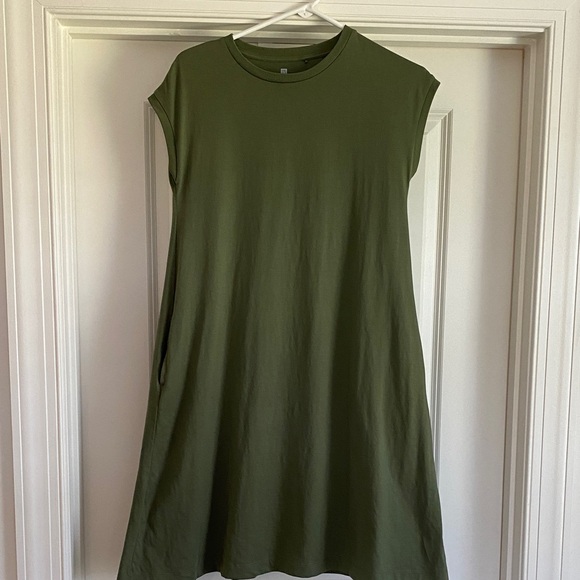 Uniqlo Dresses & Skirts - 100% cotton Uniqlo Olive Green Sleeveless A-Line Mini Dress with pockets !